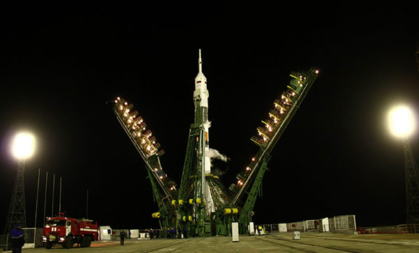 Soyuz TMA-01 launch